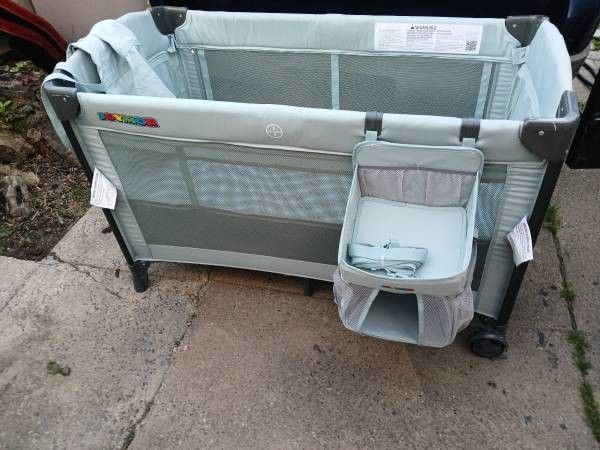 Joymor Green baby Basinet pack n play bed play yard