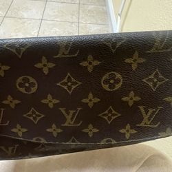 authentic vintage Louis Vuitton clutch 