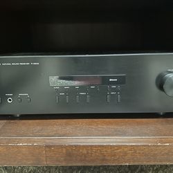 YAMAHA R-S202BL Stereo Receiver (amplifier)