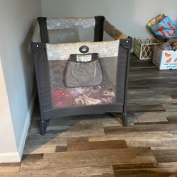 Pack N Play 
