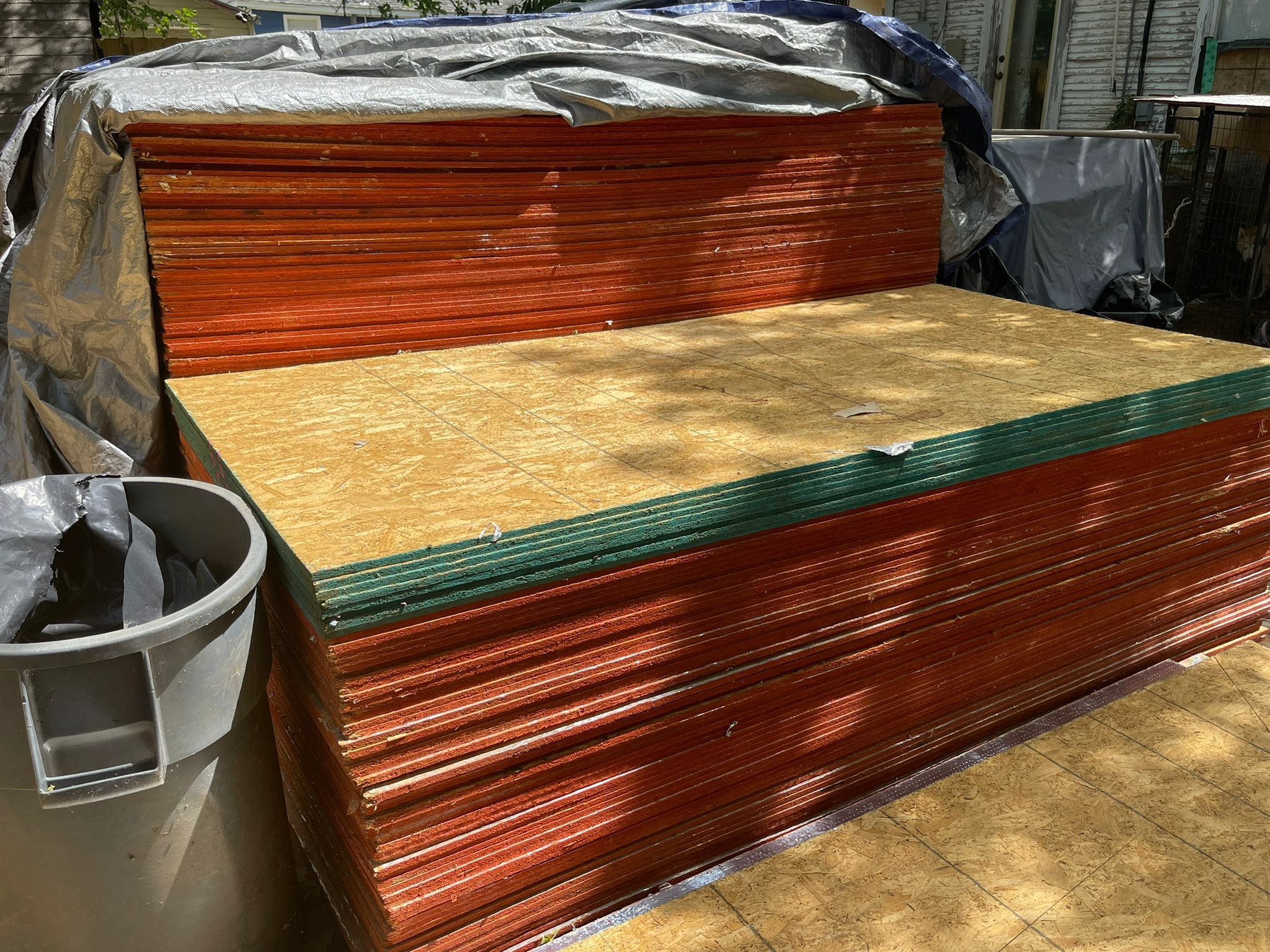 Radiant Barrier OSB Plywood 1/2in Roof Sheathing - Decking Brilloso 1/2in (Aluminio) The