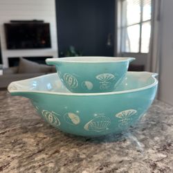 Pyrex Balloons Chip And Dip Set