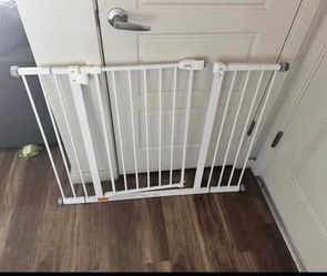 Extra Wide Safety Gate / Pet Gate - Fits Openings 29” - 42”