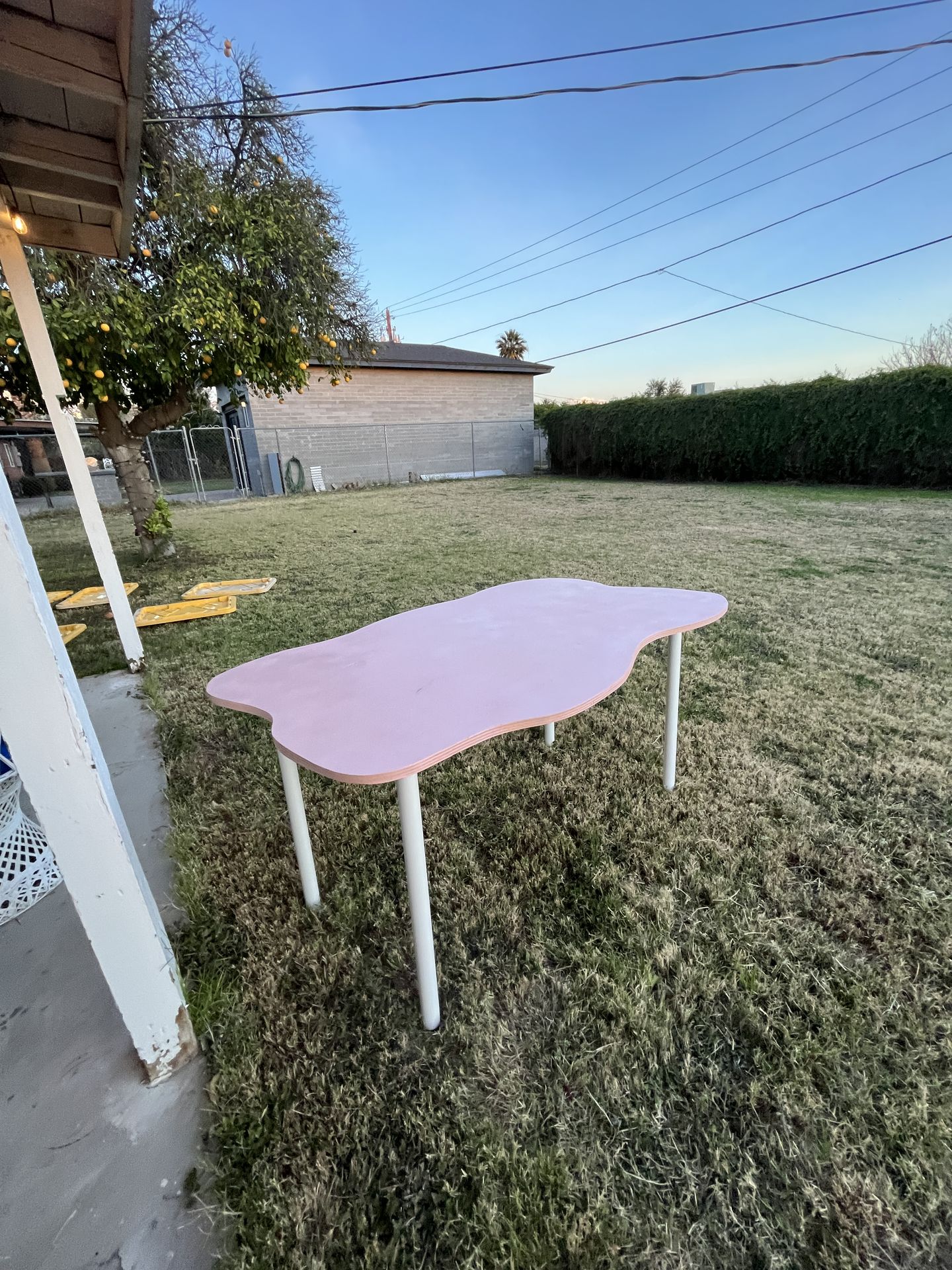 Pink Cueved Cloud Table with Removable Legs