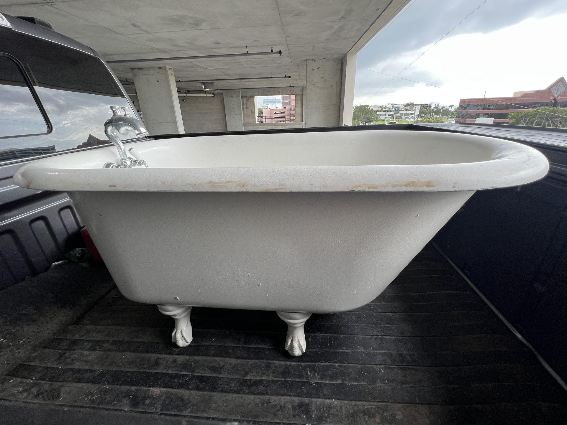 Vintage 1930 ICast Iron Claw Foot Tub for Sale in Tampa, FL OfferUp