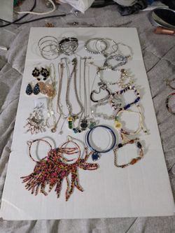 Jewelry Lot 26 Pcs