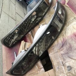 99-06 Chevy Tahoe Front Bottom Lights 