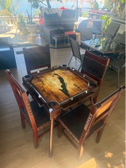 Mesa para domino y sillas (taburete cubano)