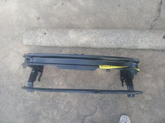 2022-25 Volkswagen Taos Front Rebar