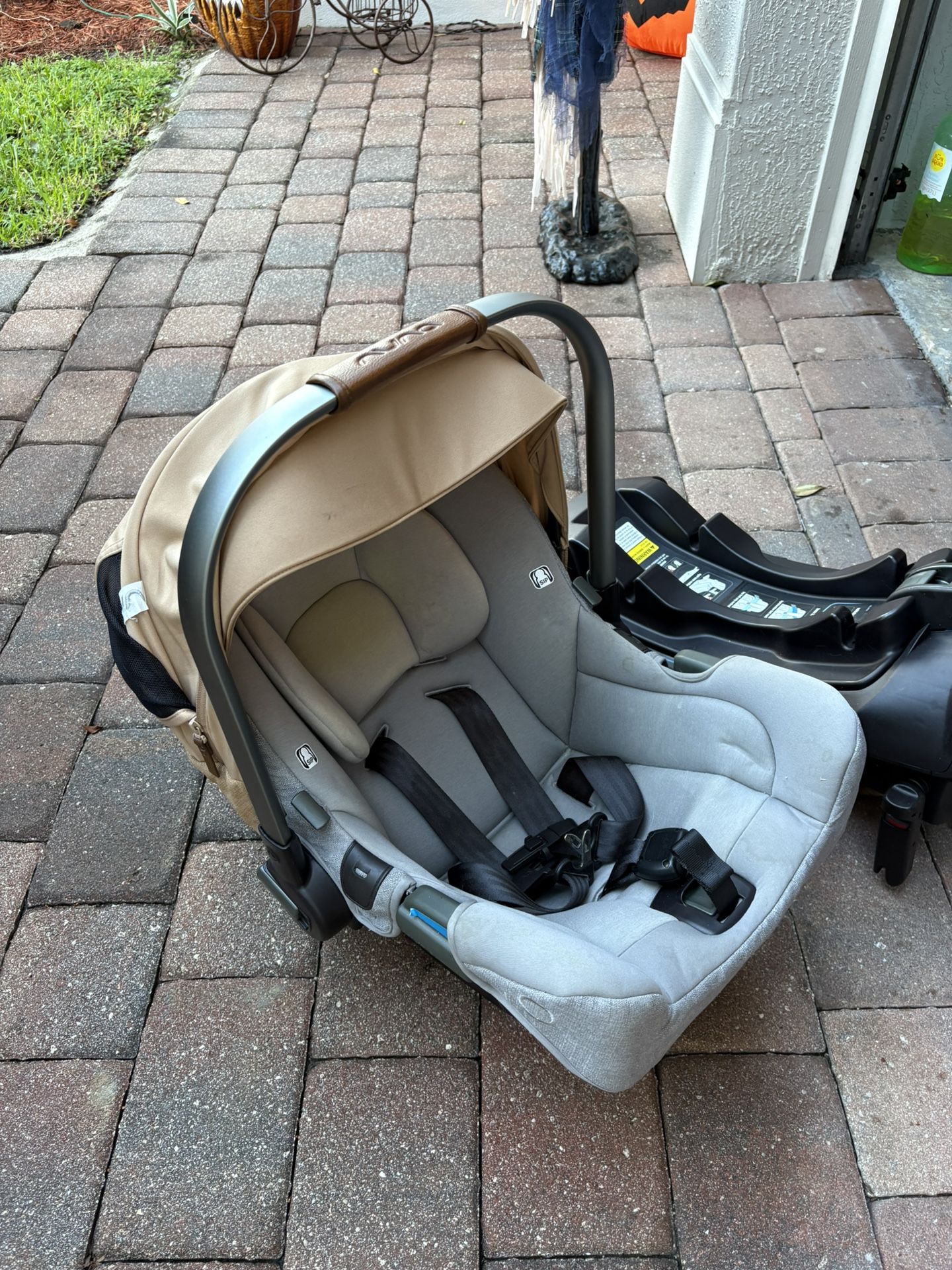 Nuna Infant Car Seat And Base 