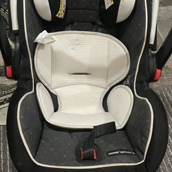 INFANT  GRACO CAR SEAT