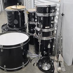 LOTS OF DRUMS...SOLD ALL TOGETHER! DRUM PEDAL AND MORE! GREAT CONDITION! $275.00