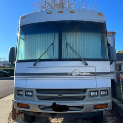 2002 Winnebago Adventurer 35 U