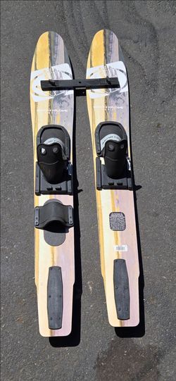 Body glove water skis