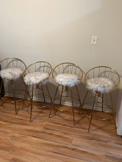 Set of 4 Gold Wire Bar Stools with Faux Fur cushions