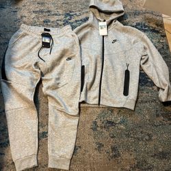 brand New Nike Suit For Tha Low Both Size Medium 