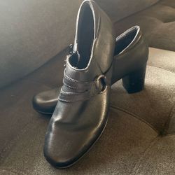 “Clarks” Leather Short Boot