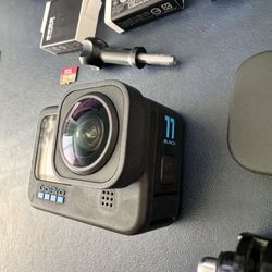 GoPro Hero 11 Black W/Max Lens