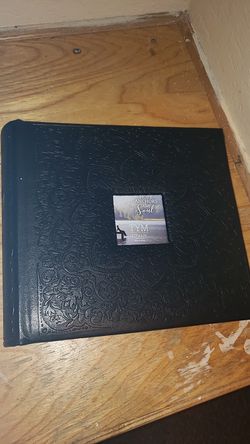 Black Photo album holds 200 6×4