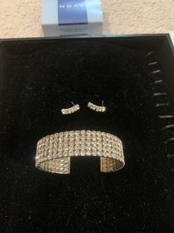 Bracelet and earrings set