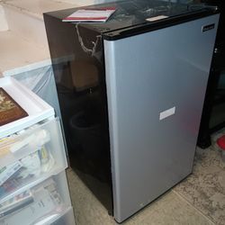 3.3 Cu.Ft. Magic Chef