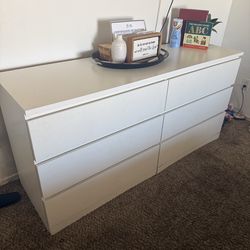 White dresser with 2 night stands