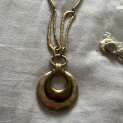 Women’s Necklace And Matching Earrings 