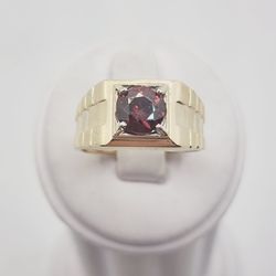 10k Gold Garnet Ring