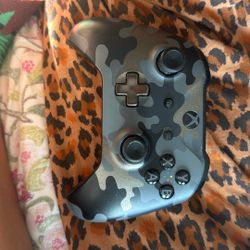 XBOX  camo controller 
