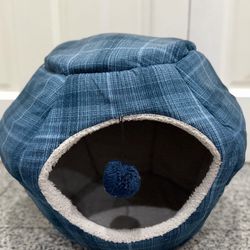Small Cat/Pet Bed OFFERS WELCOME