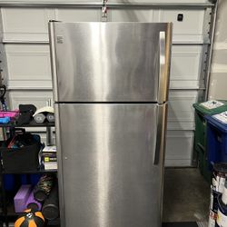 Kenmore Top Freezer Refrigerator 20 cu. ft.