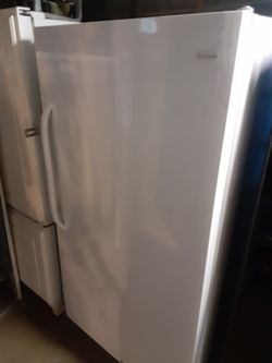Stand up frigidaire deep freezer/ large