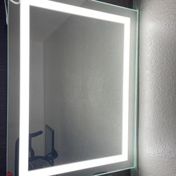 Vanity light up mirror 31in x 23 in