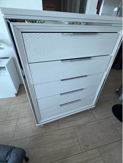 Coaster  5 drawer chest
