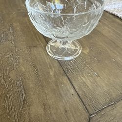 Glass dessert plates and bowls (8) 