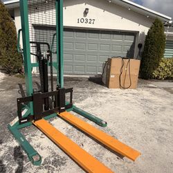 Forklift Stacker Manual 4000 Lbs Capacity 