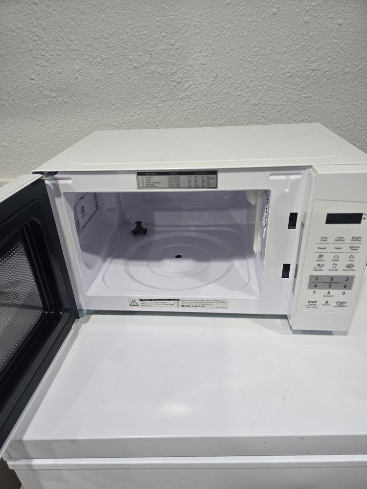 COMFEE' EM720CPL-PM Countertop Microwave Oven with Sound On/Off, ECO Mode and Easy One-Touch Buttons