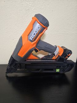 RIDGID FINISH NAIL GUN 15 GA WHIT 4.0 BATTERY 