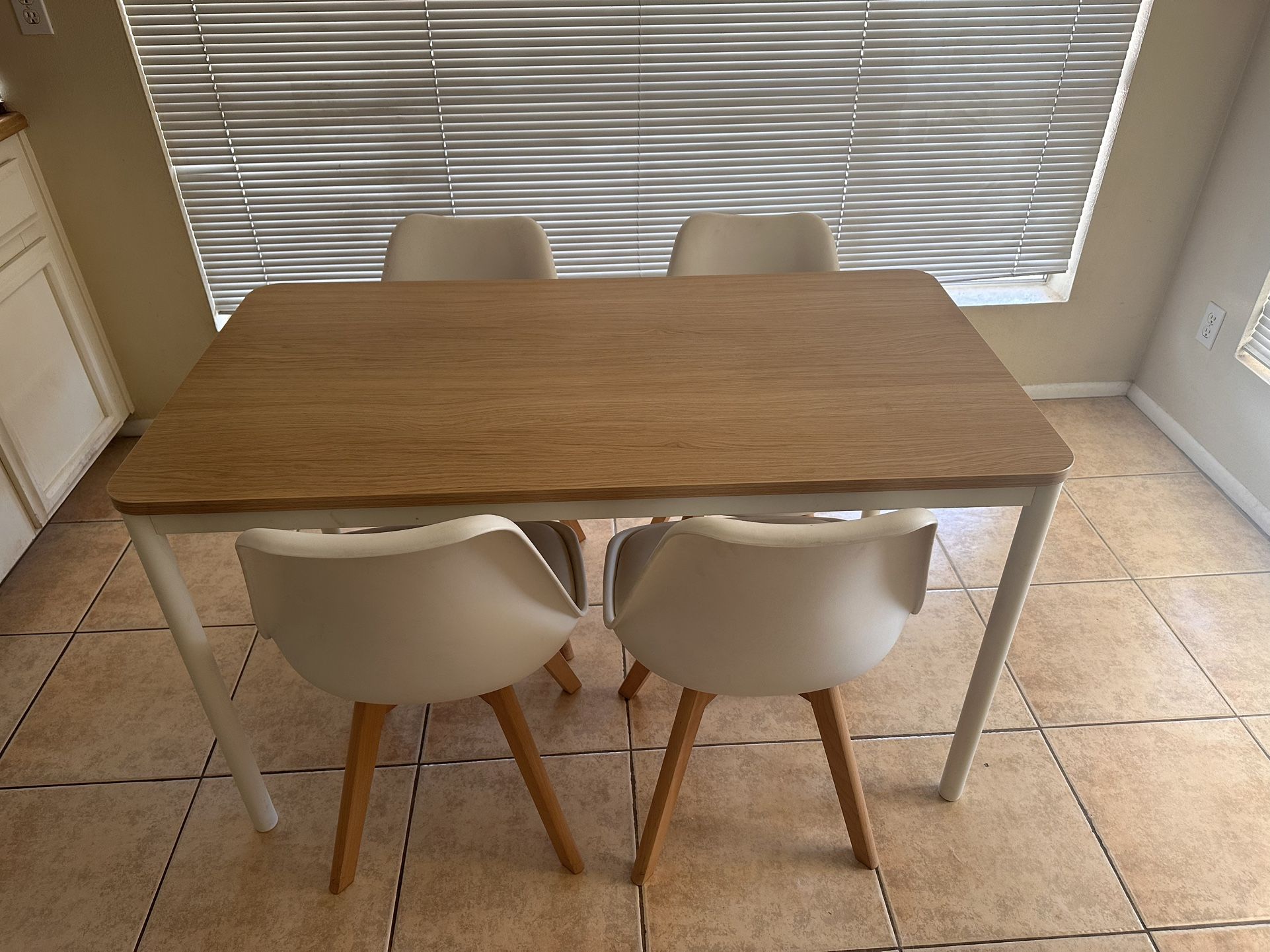 Kitchen Table & 4 Dining Chairs
