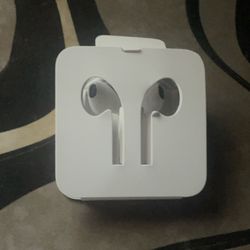 Apple EarPods White Wired Headphones brand new
