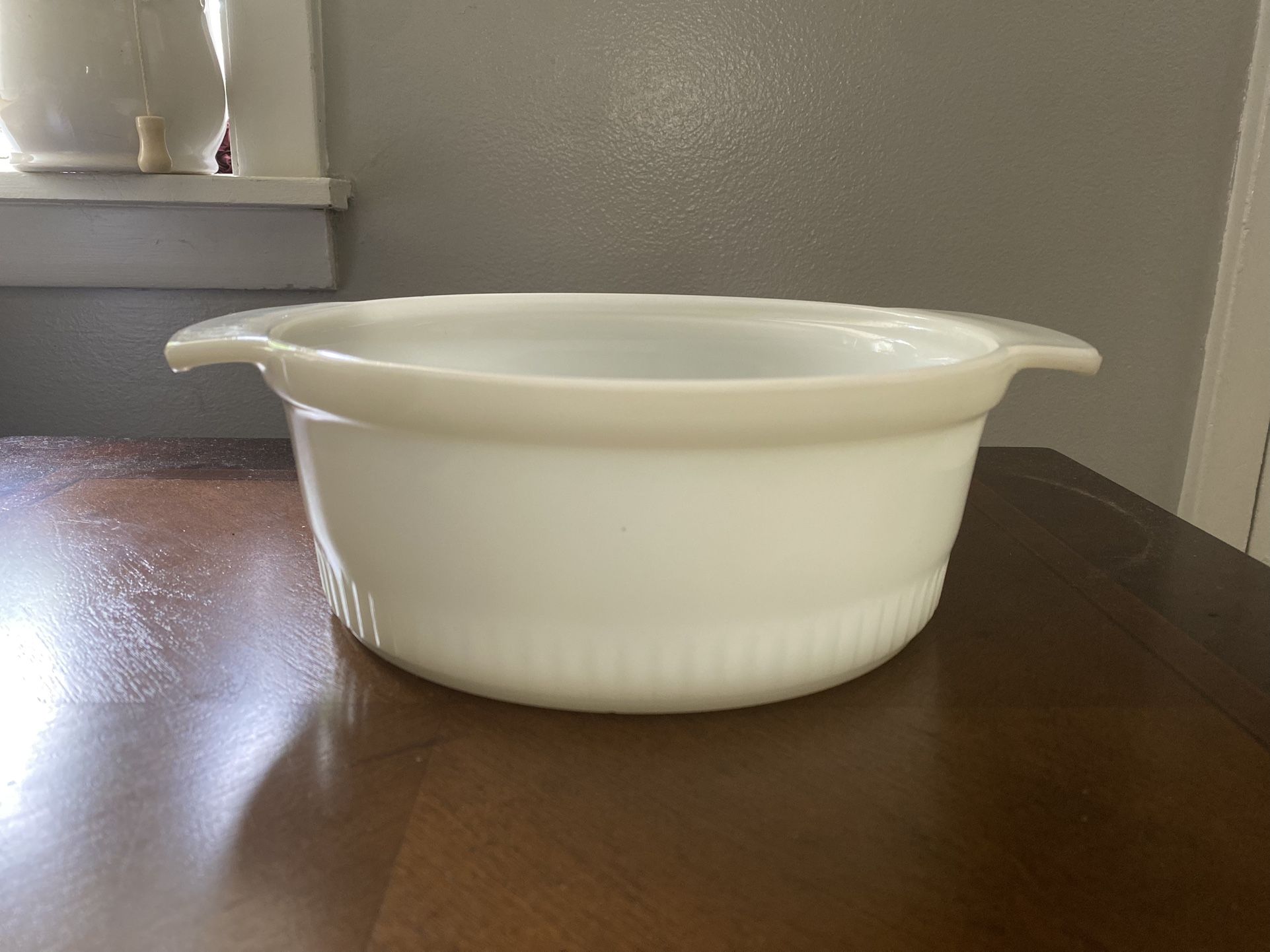 Anchor Hocking Fire-King 2-quart casserole dish