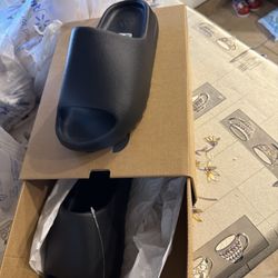 Yeezy Slides Deals 🔥