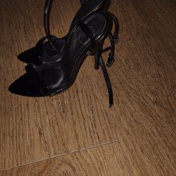 Size 6 black strapy stilettos - only worn once!!