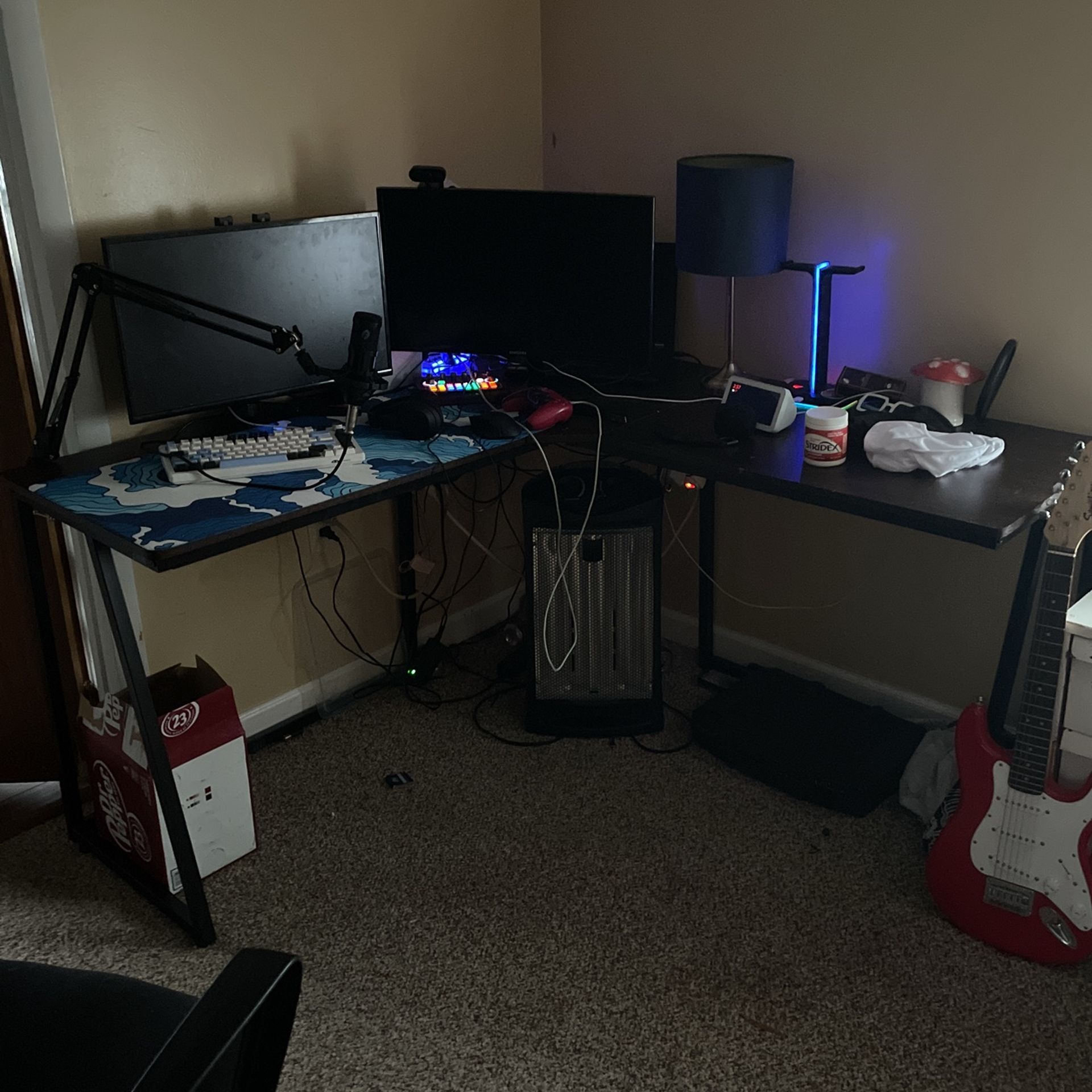 L shaped gaming desk