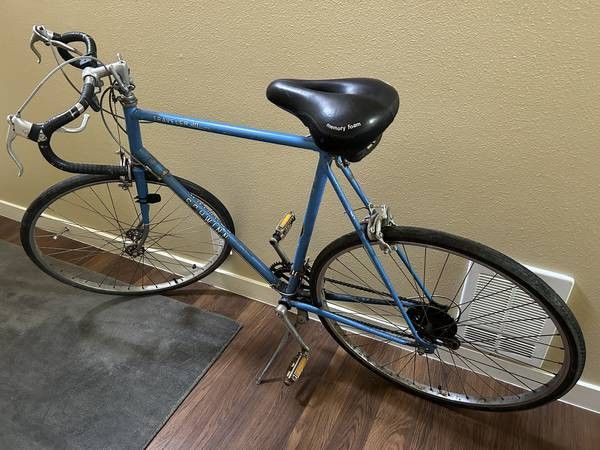 Schwinn Traveler III 1970's Vintage 10-speed Road Bike, for 5'11"-6'3"