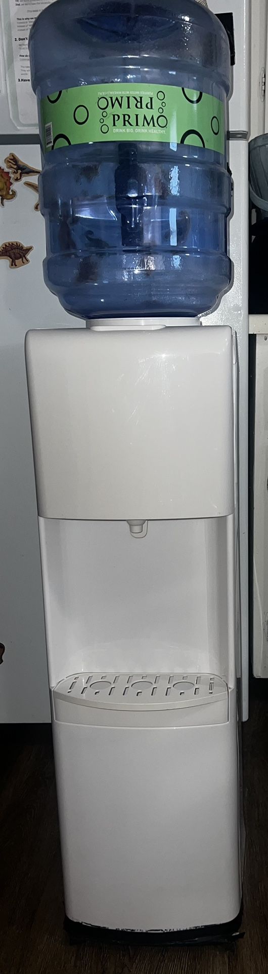 Water Dispenser, Room Temperature, Non Electric, Included a Primo 5 gallon Jug