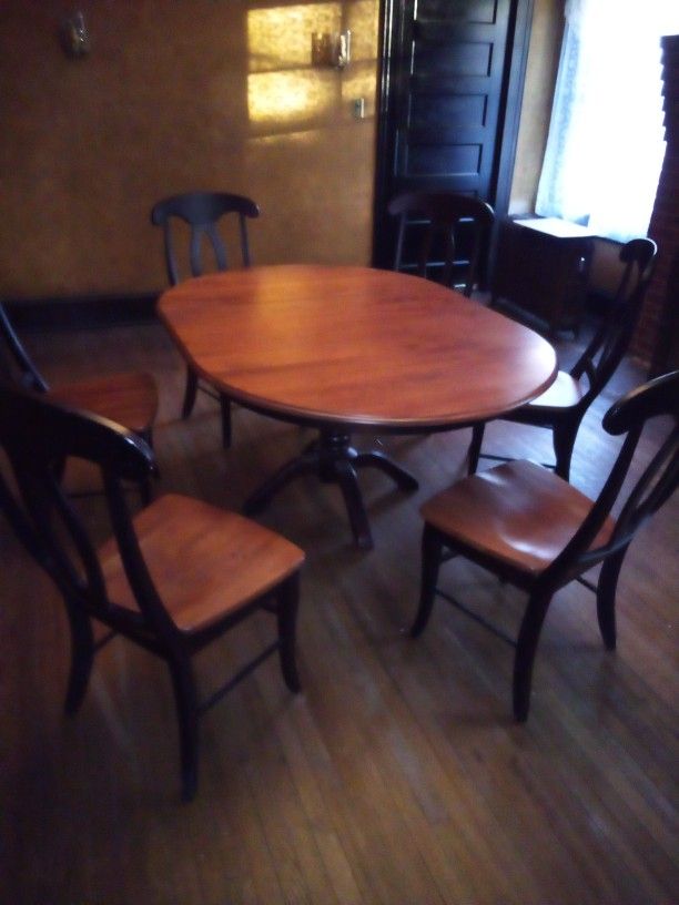 Dinning Room  Table & 6 Chairs