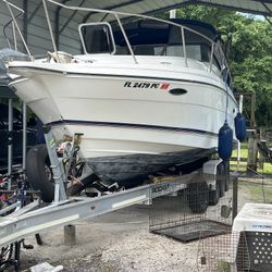 Cabin cruiser boat Rinker Fiesta with heavy duty trailer