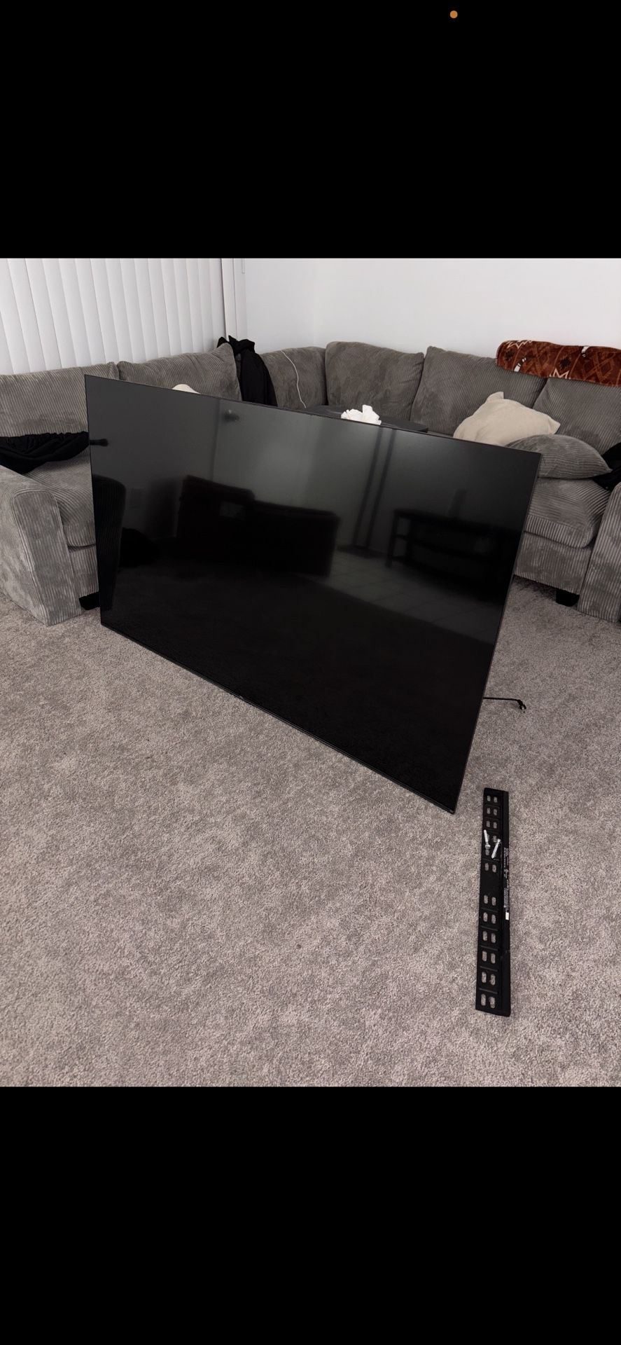 75inch TCL Tv With Wall Mount And Legs