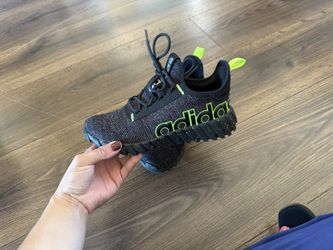 Brand New Addidas Boys Shows Size 3 1/2